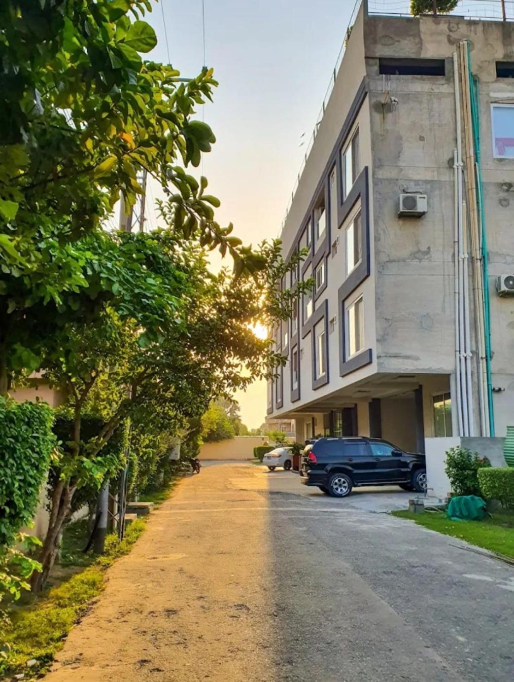 Furnished One-Bedroom Apartment For Rent Lahore Exterior foto
